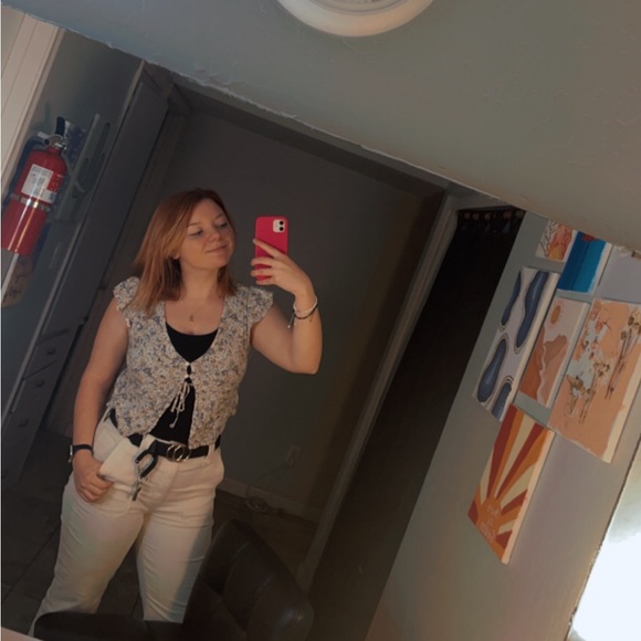 Meet your Posher, Megan - Picture 2 of 3